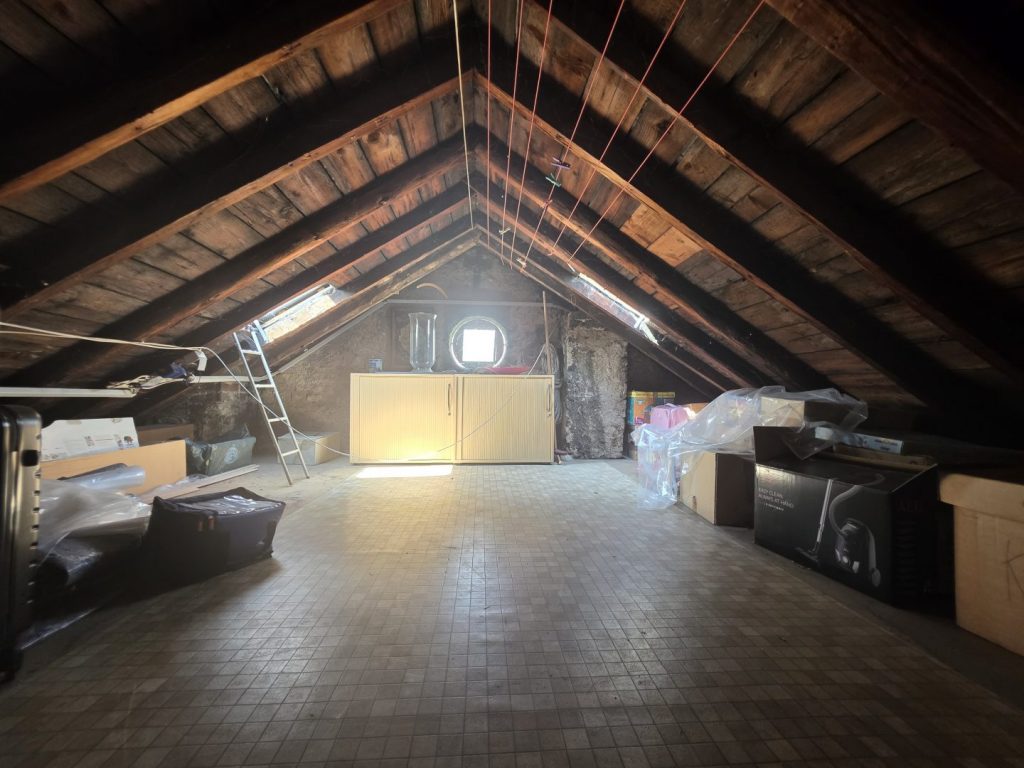Dachboden Wohnung 2,3 OG
