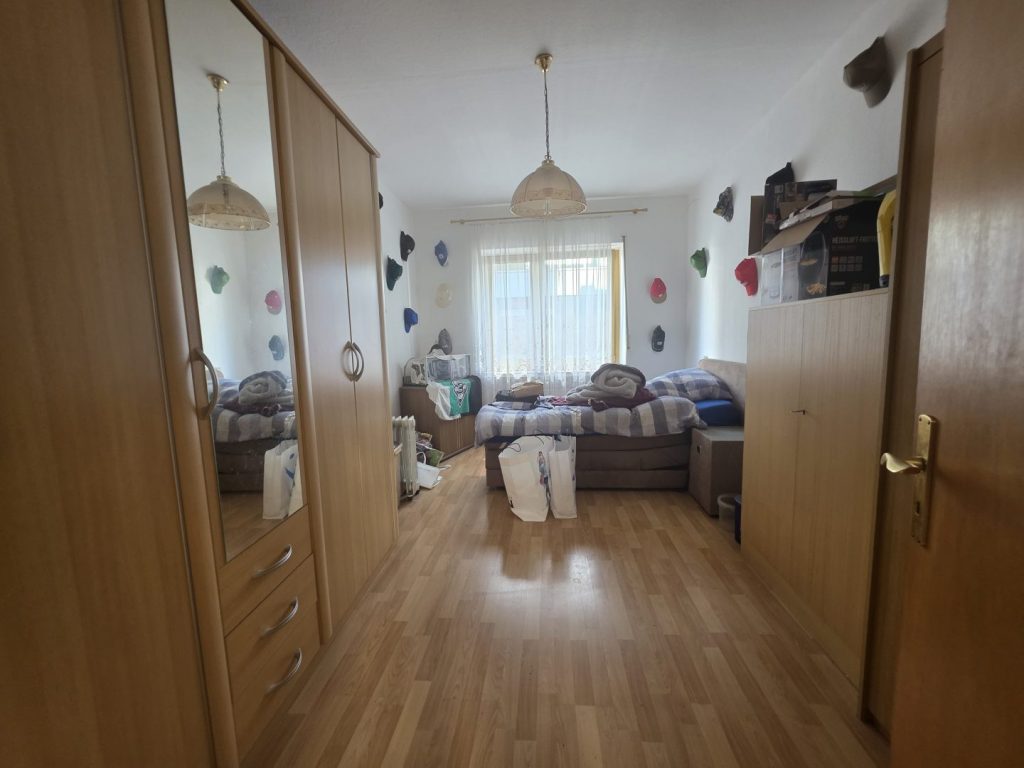 Zimmer Wohnung 2,3 OG